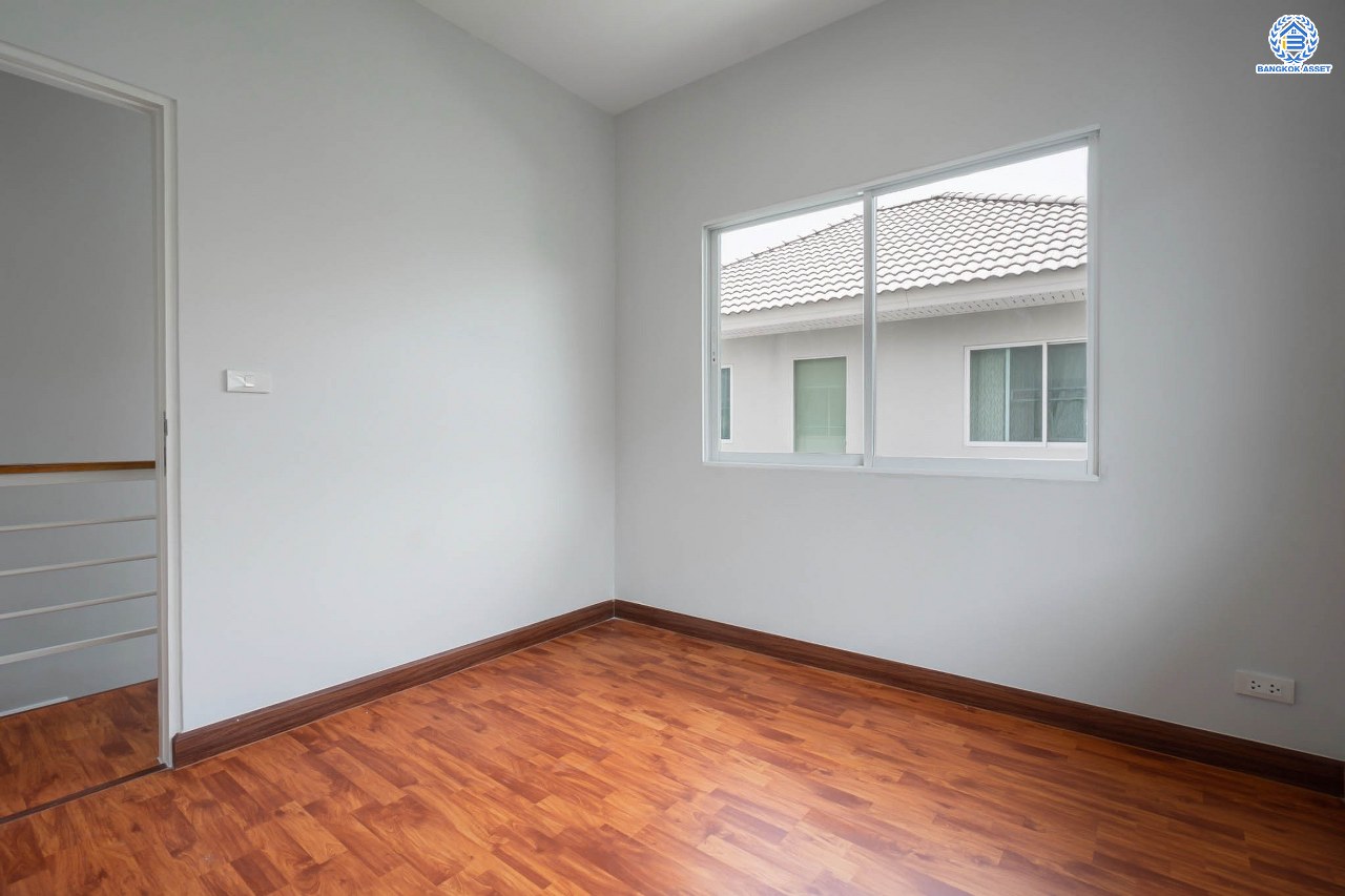 บ้านมือสองตกแต่งใหม่ แบรนด์ Property Perfect ม.เพอร์เฟคพาร์ค บางบัวทอง เนื้อที่ 36 ตร.ว. ฟังก์ชัน 3 ห้องนอน 2 ห้องน้ำ 2 ที่จอดรถ เติมเต็มทุกความต้องการ ใช้ชีวิตแบบใกล้ชิดธรรมชาติ บนทำเลเดินทางสะดวก เชื่อมต่อ ถ.กาญจนาภิเษก ใกล้ทางด่วน"ศรีรัช" และรถไฟฟ้าสายสีม่วง "สถานีคลองบางไผ่"